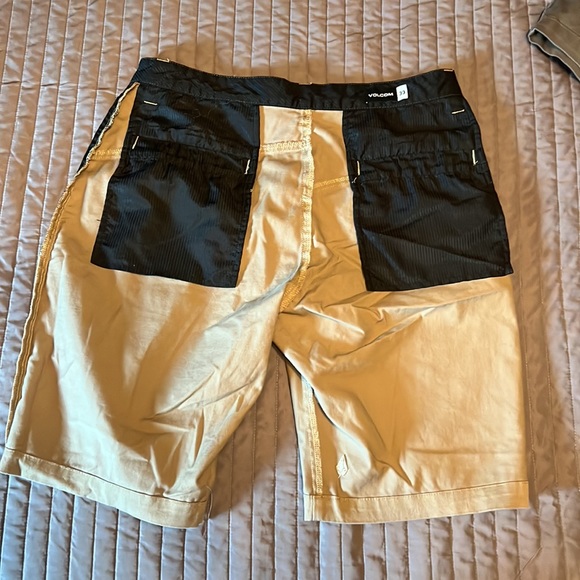 Volcom Shorts - Picture 4 of 4